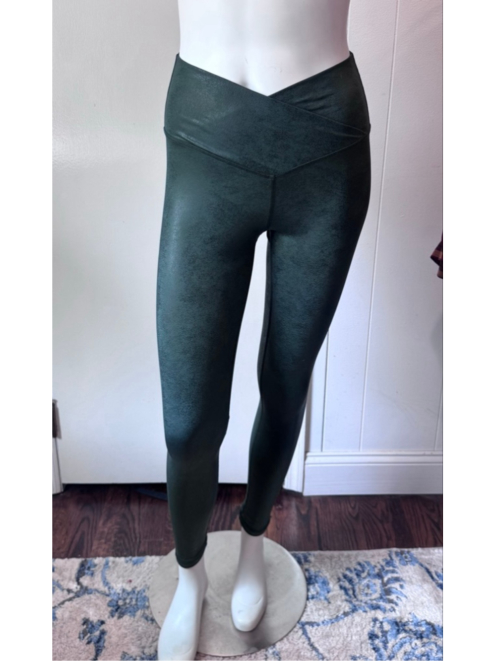 OFFLINE By Aerie | Sycamore Hugger Crossover High Waisted Crackle Legging Size M